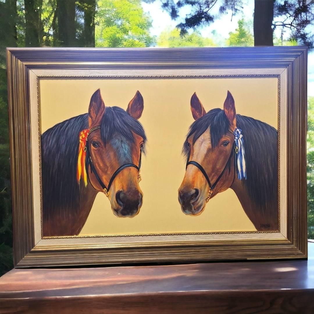 Óleo - Caballos Españoles Majestuosos con cintas rojas y azules, arte ecuestre exclusivo por J. Lara en marco clásico de madera.