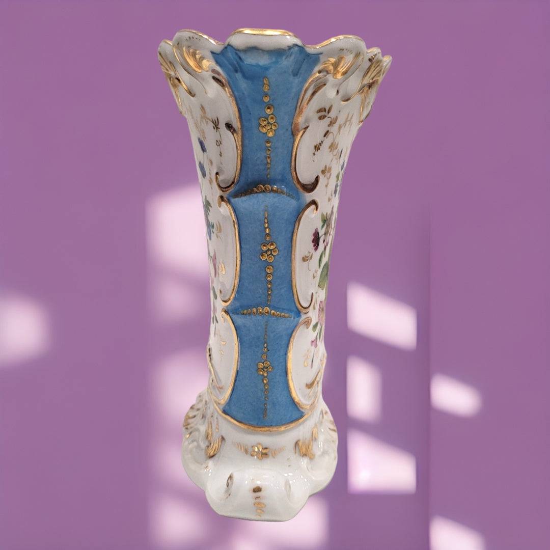 Jarrón Antiguo Old Paris pintado a mano con diseño floral y detalles dorados, ideal para decoración elegante y coleccionistas de porcelana.