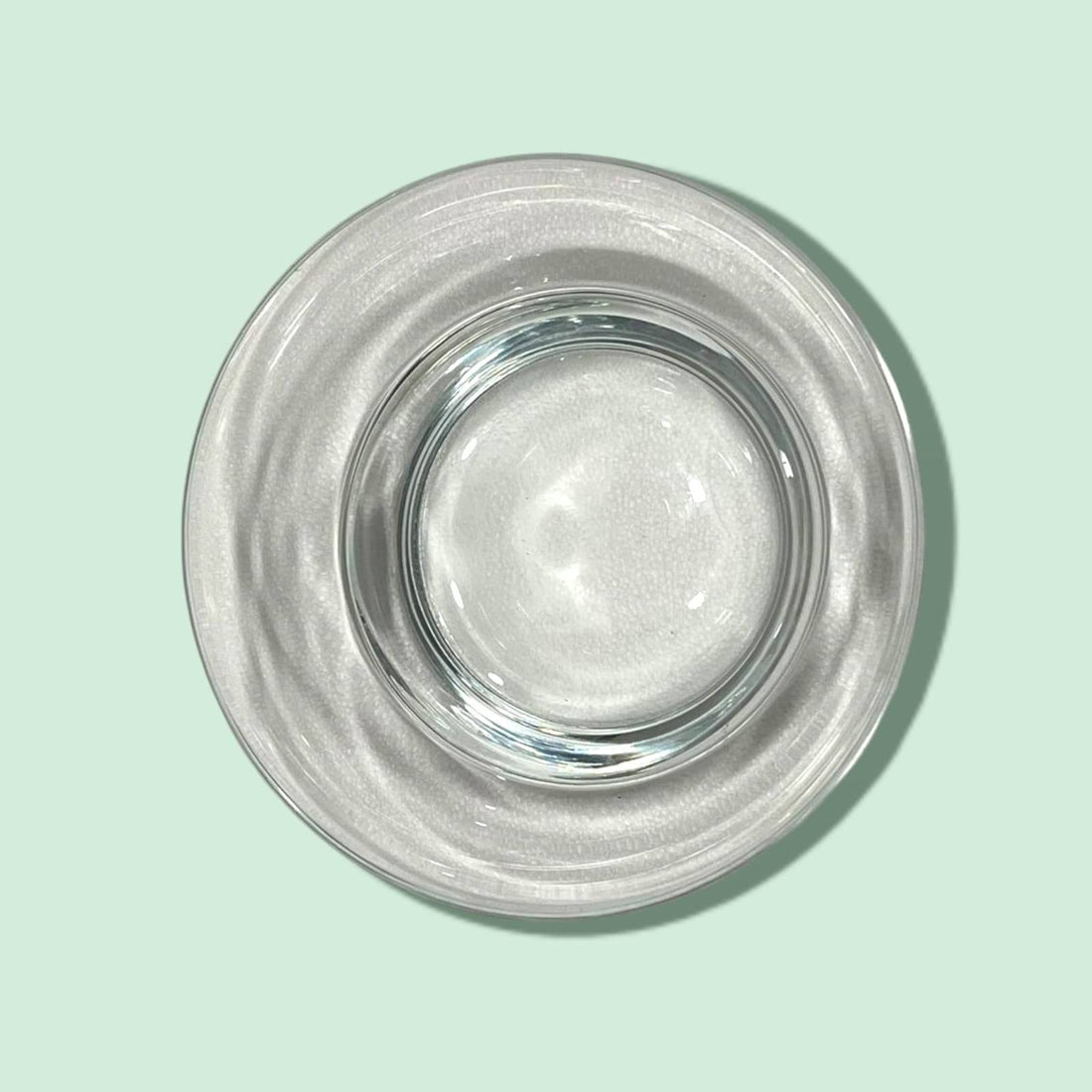 Cuenco de cristal de Bohemia transparente con diseño artesanal, ideal para decoración elegante en el hogar. Pieza decorativa de alta calidad.