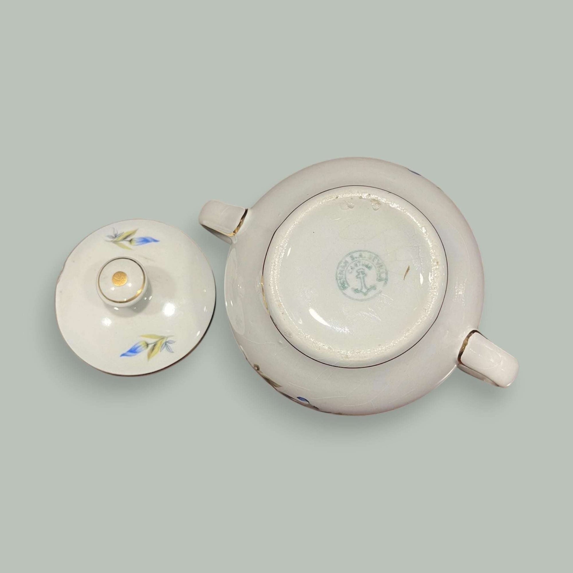 Base del azucarero Pickman con sello original de la Cartuja de Sevilla.