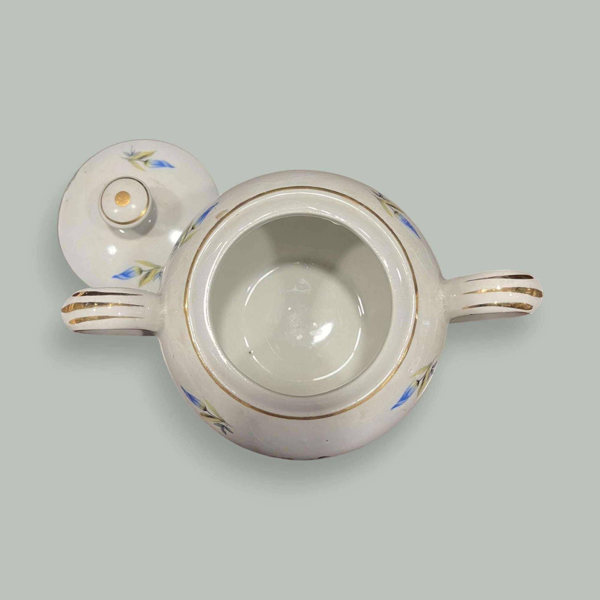 Interior del azucarero Pickman mostrando su acabado en porcelana esmaltada.