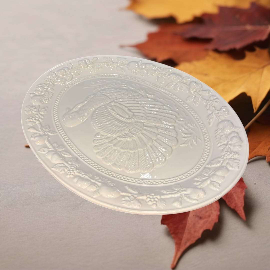 Bandeja de cerámica blanca portuguesa vista en perspectiva