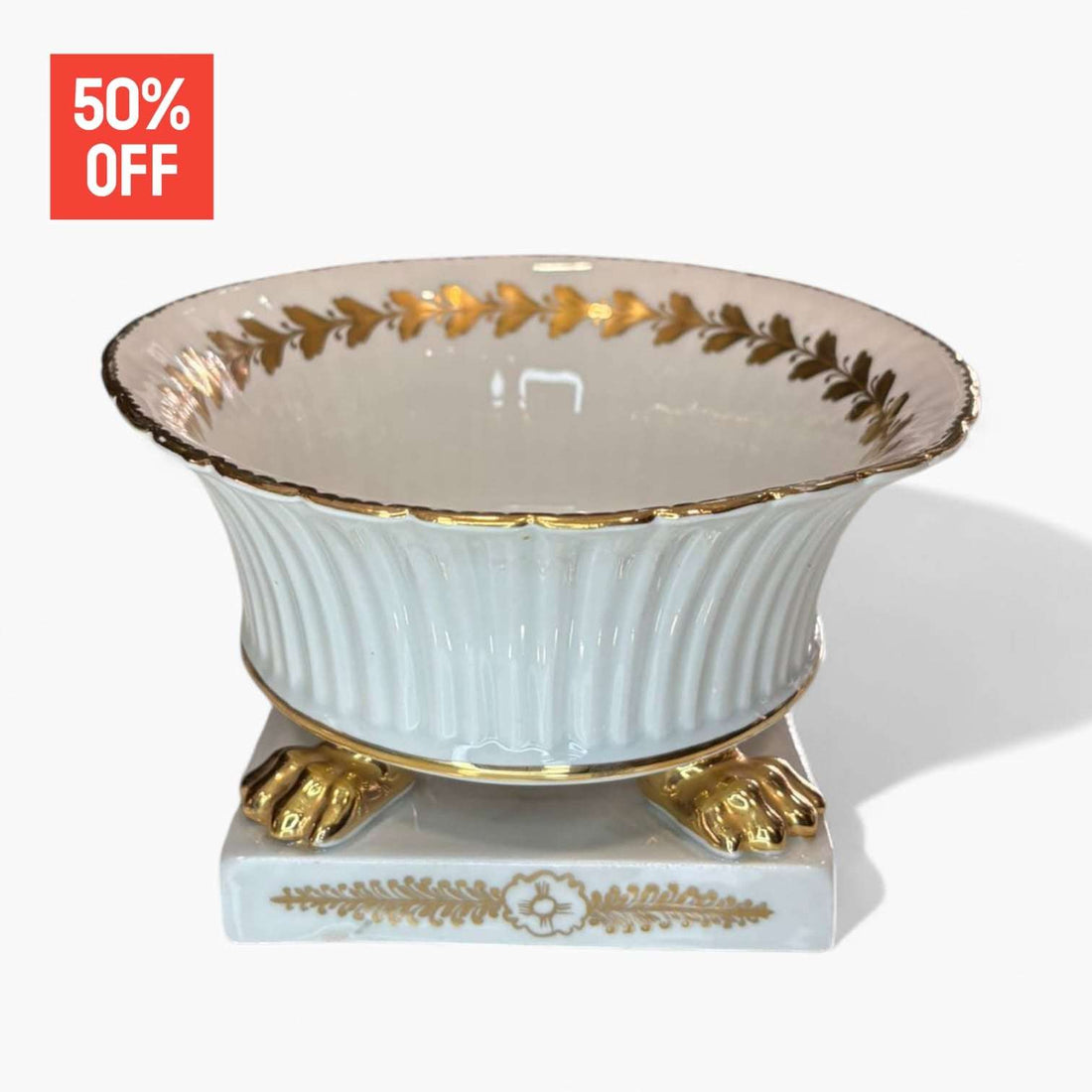 Centro de mesa de cerámica Casasus con patas de león doradas.