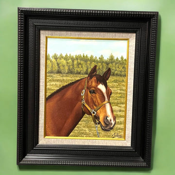 Óleo de Caballo por Miguel Parra enmarcado en negro. Pintura realista de un caballo en el campo, ideal para decoración y coleccionistas de arte ecuestre.