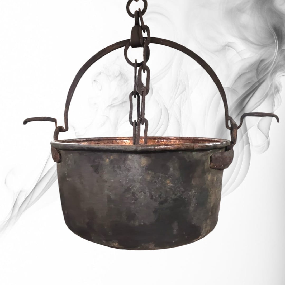 La belleza del cobre trabajado a mano. Un caldero auténtico con interior martillado y acabado rústico.
