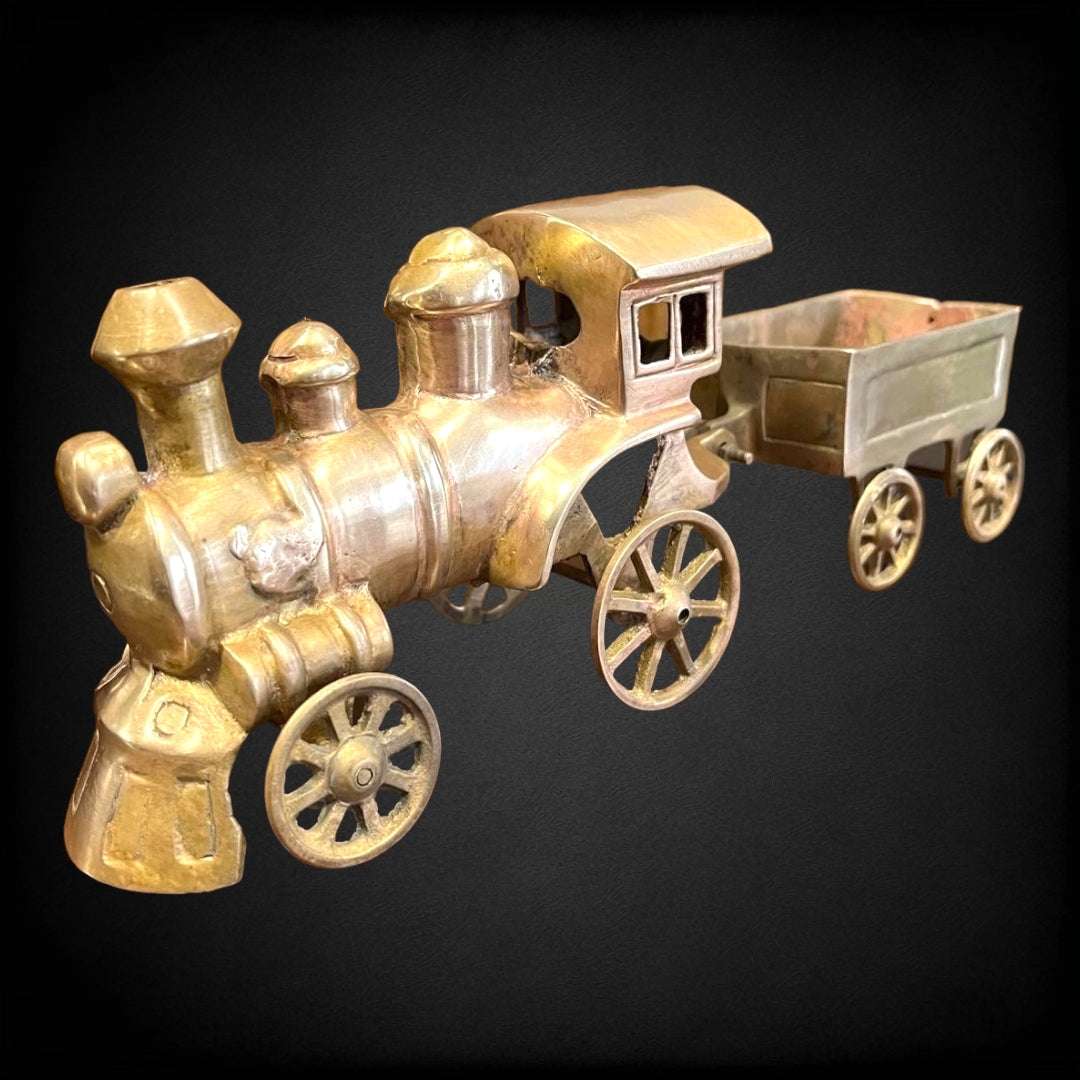 Tren con vagoneta en bronce de fundición con acabado artesanal, ideal para decoración vintage e industrial en el hogar o la oficina.