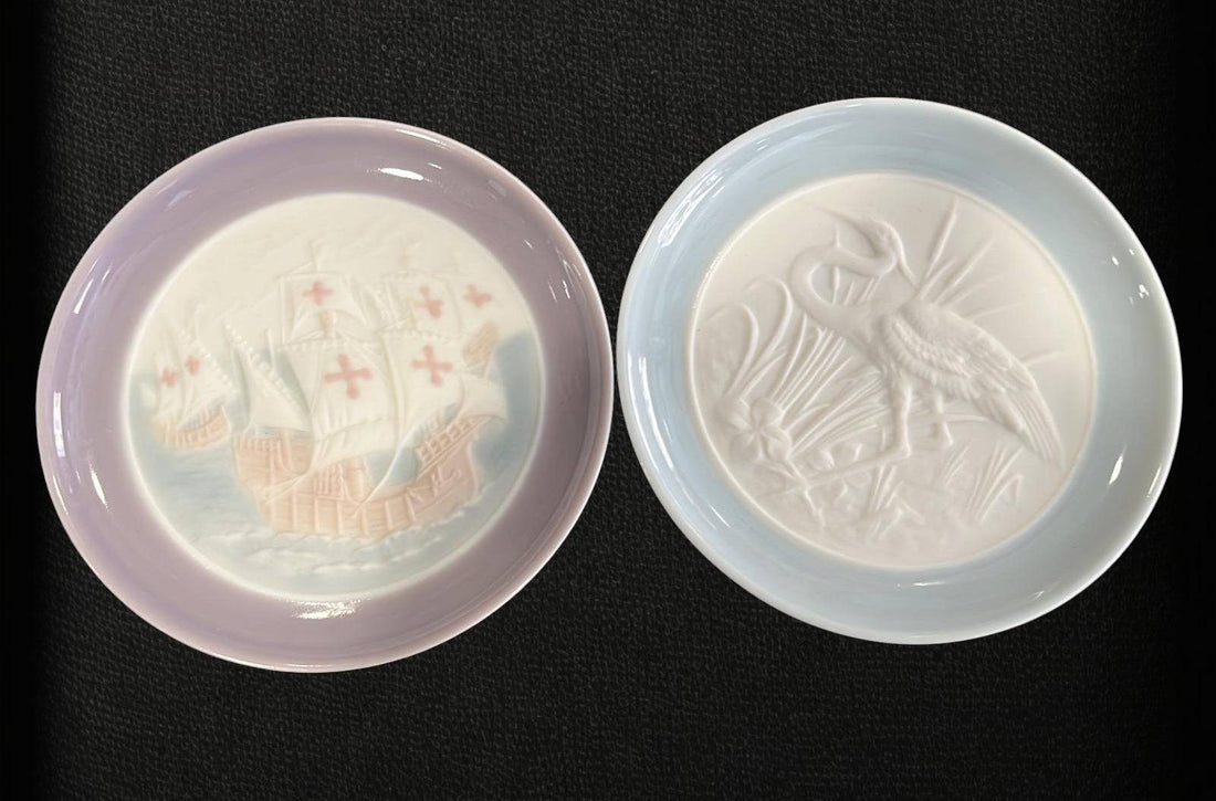 Conjunto Platos Lladro de cerámica 1993 con relieves artísticos de aves, barcos y escenas naturales. Decoración de lujo para el hogar.