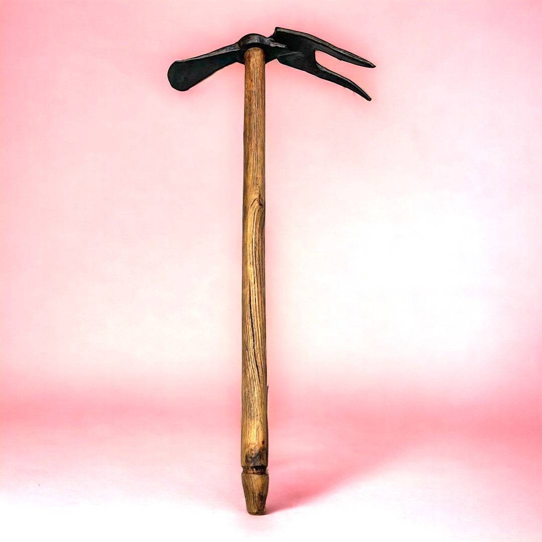 Doble Azada - Jardinería Eficiente con diseño punta corazón, herramienta rústica ideal para decoración de jardín y trabajo profundo en la tierra.