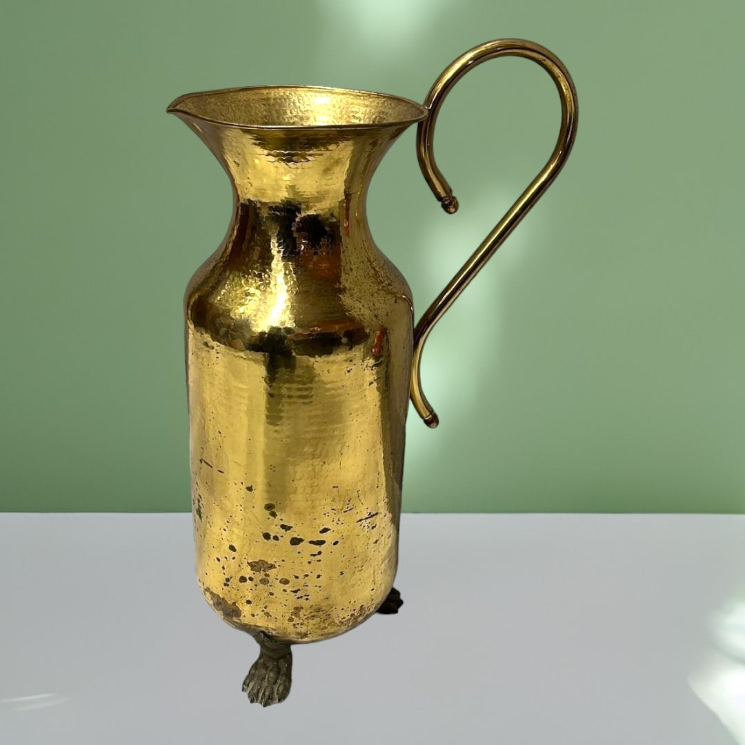 Paraguero Jarra de metal clásico con acabado dorado y diseño elegante. Ideal para organizar paraguas en la entrada del hogar con estilo vintage.