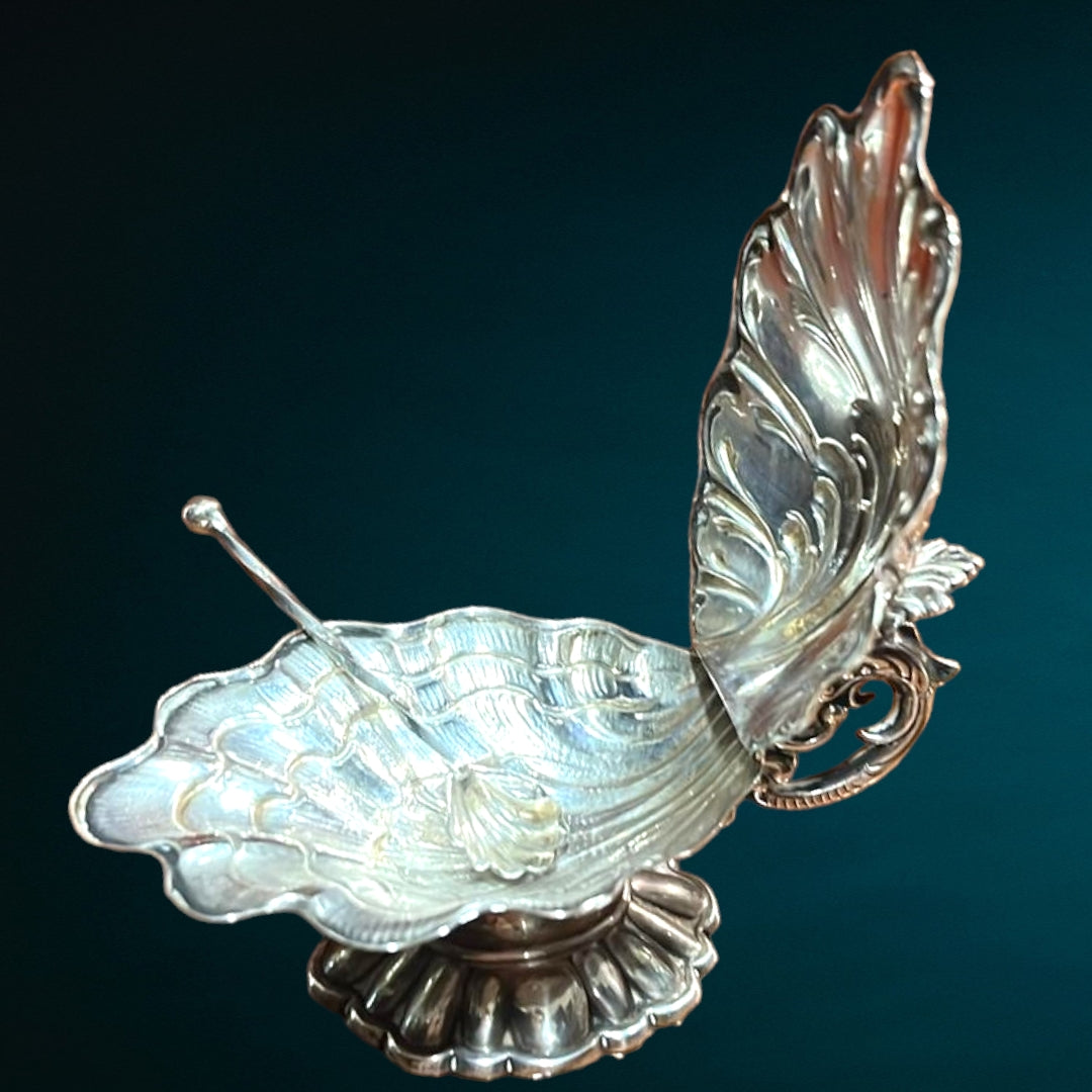 Naveta de incienso en plata con cucharilla, diseño elegante y detallado. Ideal para decoración histórica en el hogar. Envío gratis en península.