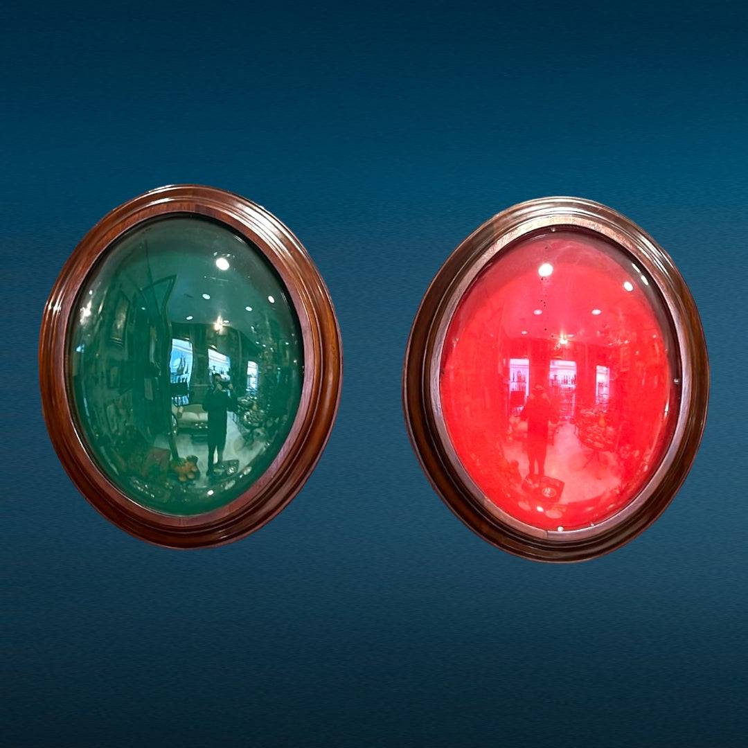 Marcos Ojos de Buey de madera caoba con cristal ovalado rojo y verde, decoración náutica elegante para pared. Estilo clásico en 46x56 cm.