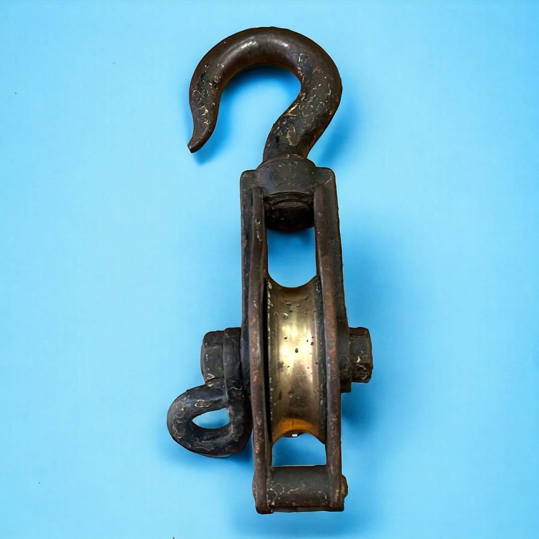 Polea/Pasteca Decorativa para Barcos – Robusta y Funcional con gancho curvo, ideal para decoración náutica en interiores o exteriores.