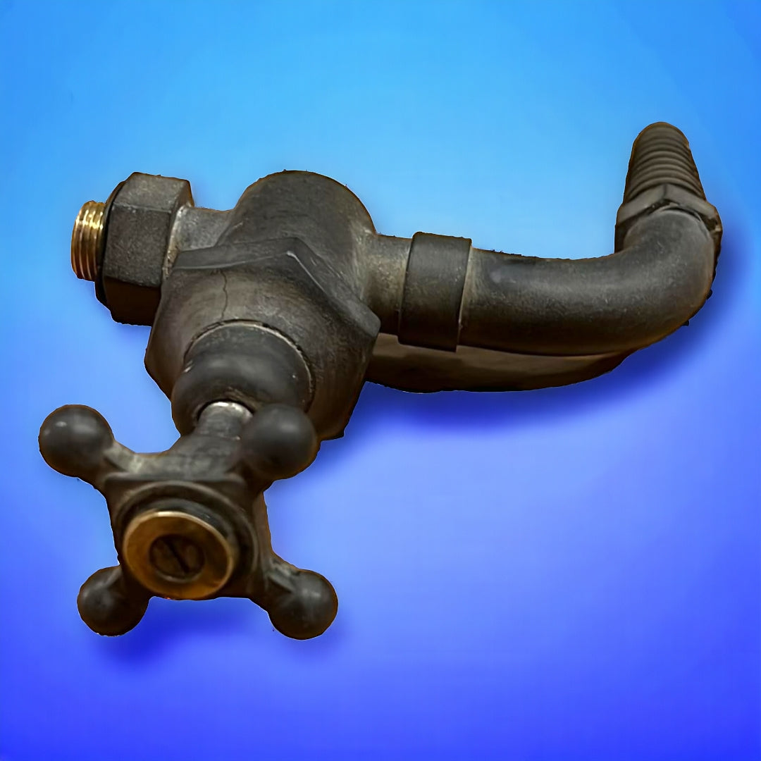 Grifo antiguo de metal negro con diseño clásico y rosca media, ideal para decoración en fuentes o depósitos. Alta calidad y envío gratis.