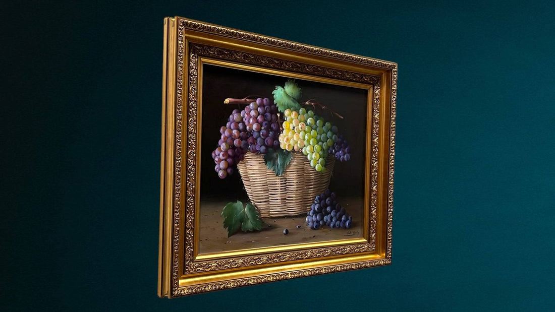 Exquisita pintura de bodegón con frutas del renombrado Ceballos en óleo, mostrando una canasta con uvas moradas, verdes y negras. Ideal para decoración de interiores en estilo clásico.