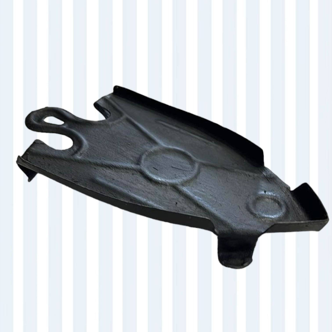 Descansadero de planchas en hierro decorativo estilo vintage, pieza única para decoración de hogar rústico o retro. Ideal para coleccionistas.