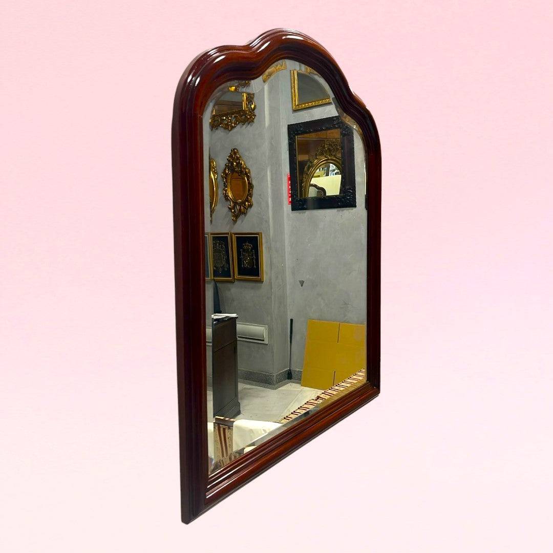 Espejo de consola en caoba con cristal biselado, marco curvo elegante ideal para decoración de interiores. Espejo de caoba - Cristal biselado.