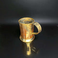 Jarra de Cerveza Alemana en metal vintage coleccionista con acabado envejecido y diseño clásico, ideal para decoración temática cervecera.