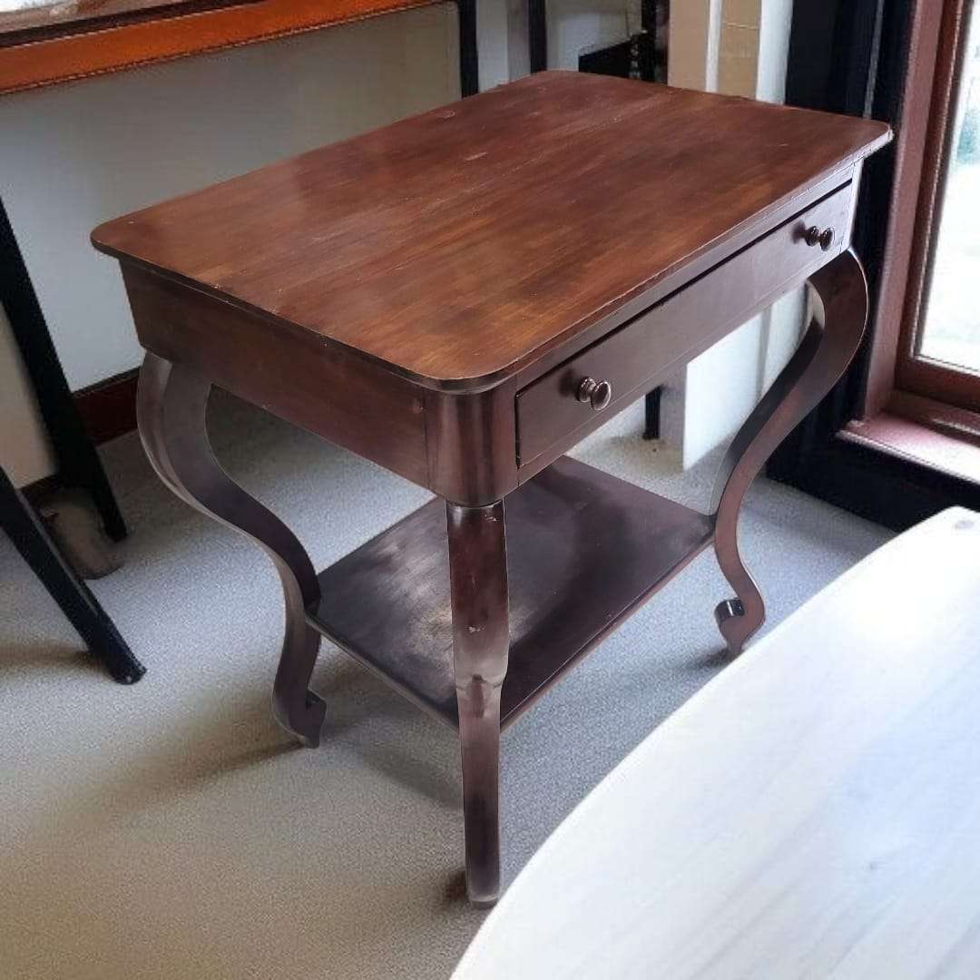 Perspectiva lateral mostrando el estante inferior