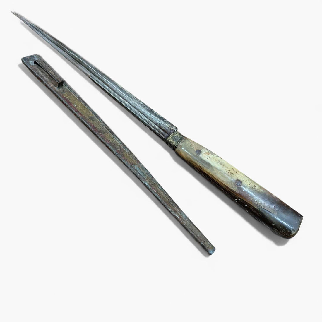 Navajon de Madrid o bayoneta andaluza siglo XVIII original con empuñadura de hueso y funda metálica, pieza de colección para decoración histórica.