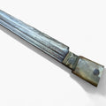 Navajon de Madrid o bayoneta andaluza siglo XVIII original con hoja metálica envejecida y empuñadura de hueso tallado. Pieza decorativa histórica única.