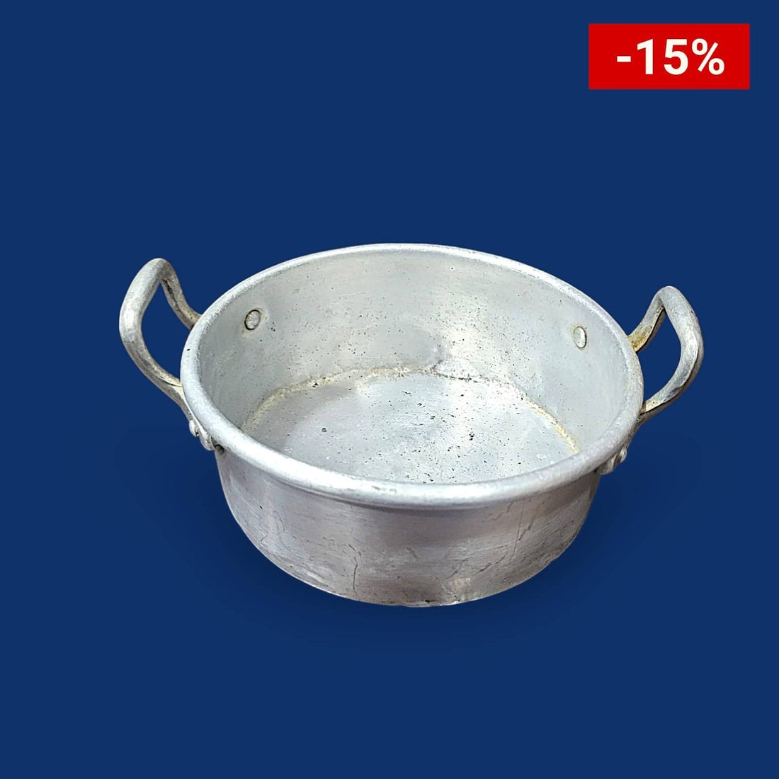 Cazuela de aluminio con asas laterales ergonómicas para un manejo seguro. Perfecta para preparar guisos y platillos caseros con eficiencia.