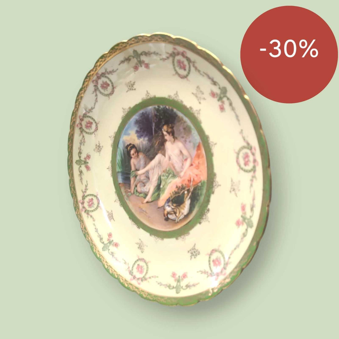 Vista frontal del plato de porcelana francesa con pintura renacentista inspirada en Boucher.
