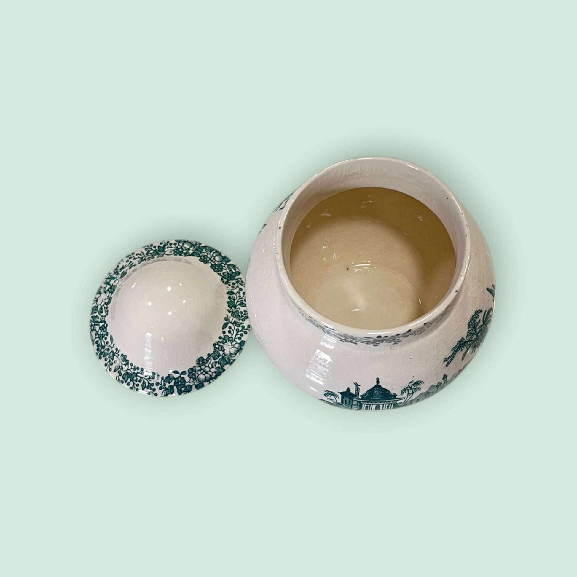 “Base del tarro con sello original Pickman Sevilla y ancla.”