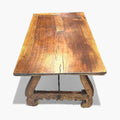 Mesa Castellana de madera maciza vista lateral, con superficie envejecida y diseño artesanal. Ideal para ambientes rústicos y auténticos.