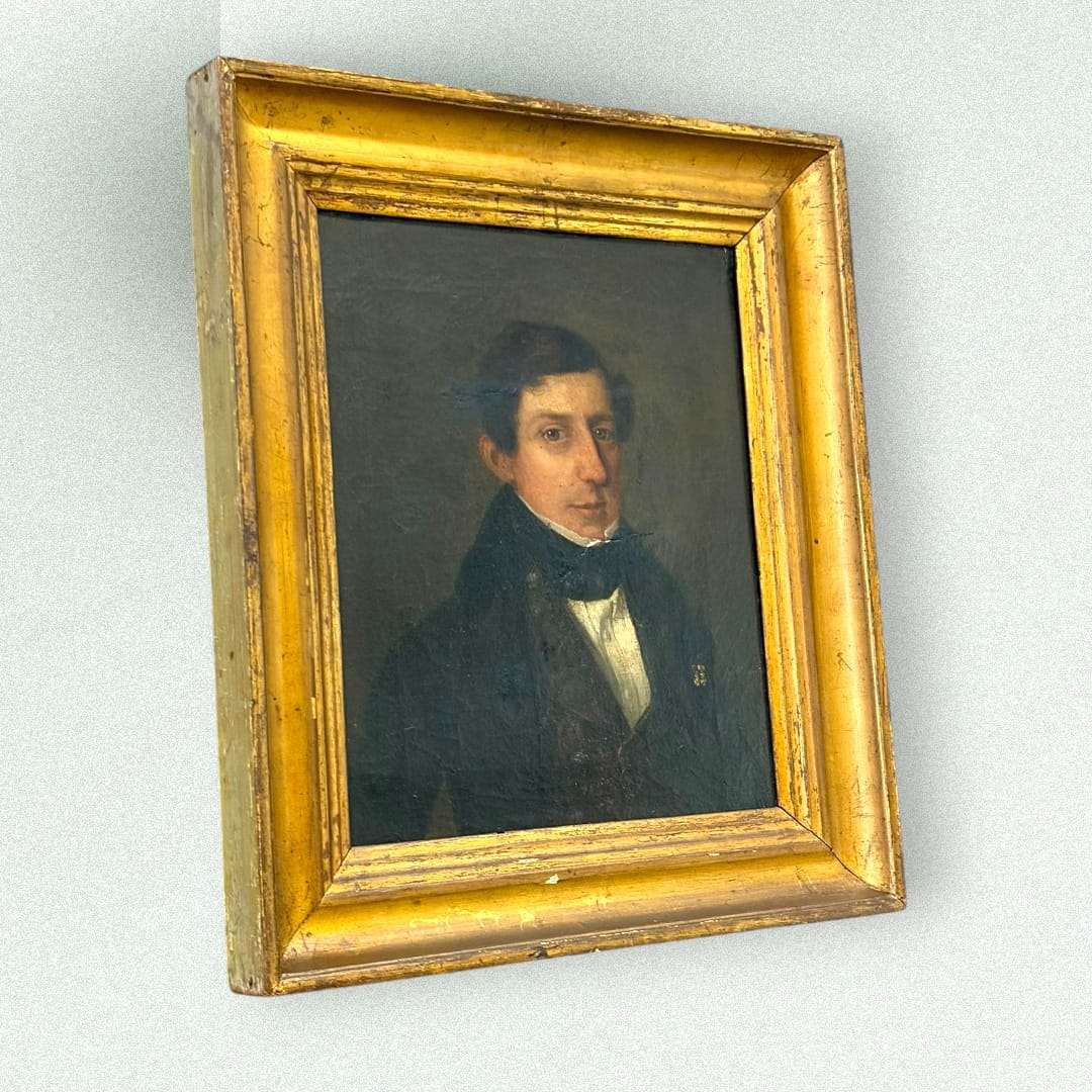 Retrato al óleo Gentleman inglés antiguo con marco dorado, estilo clásico, ideal para decoración vintage en salones o despachos elegantes.