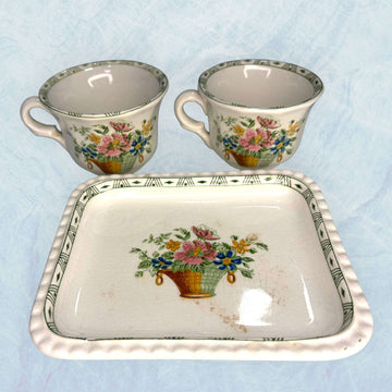 Resto de Cartuja antiguo con tazas y bandeja original de loza decorada con flores. Ideal para decoración vintage y coleccionistas de cerámica.