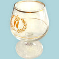 Copa Napoleón de cristal con decoración dorada y emblema imperial, ideal para decoración elegante en el hogar o colección vintage exclusiva.