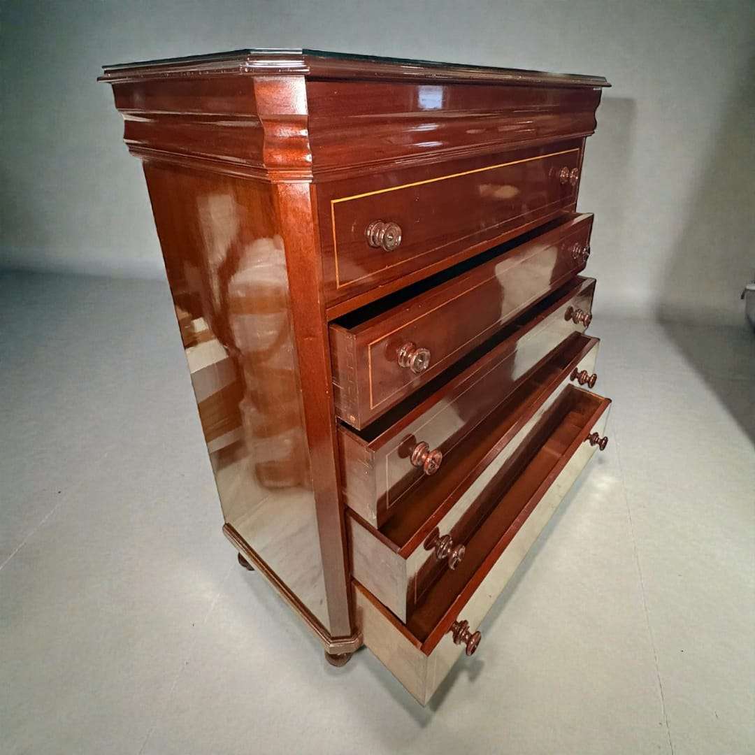 Cómoda escritorio de caoba con tapa de cristal