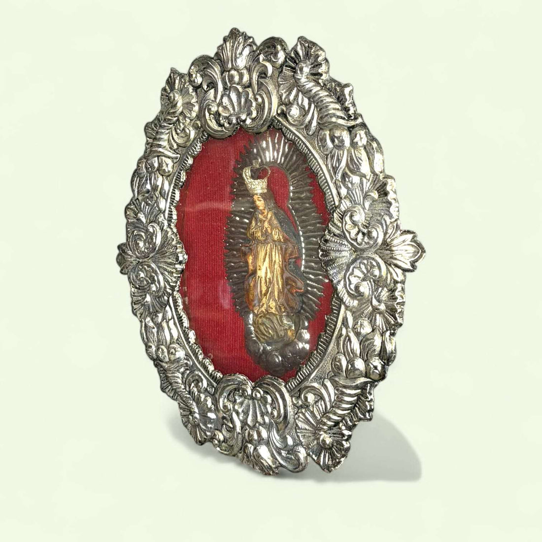 Relicario de metal plateado con Virgen, único vintage