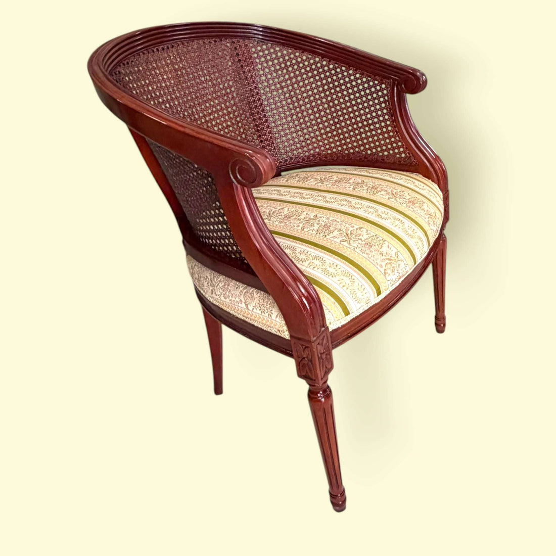 Sillones clásicos madera rejilla tapizado único