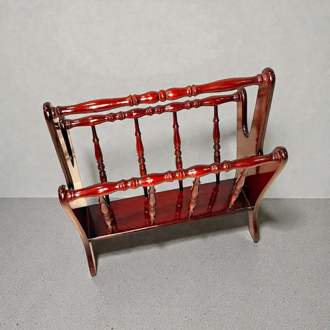 Revistero de caoba clásico con mango elegante - Calidad, con acabado brillante y estructura torneada. Ideal para decoración vintage en el hogar.