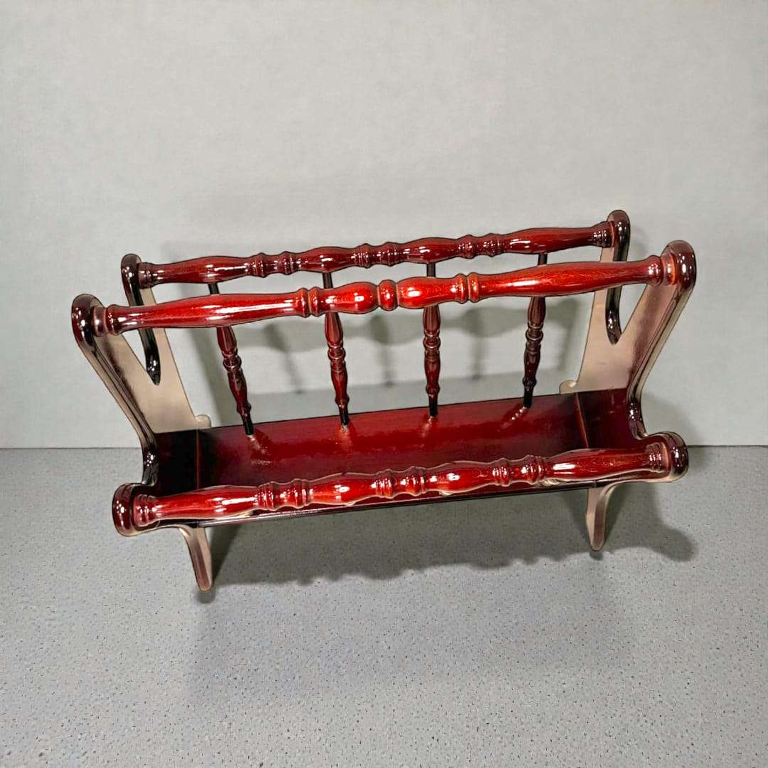 Revistero de caoba clásico con mango elegante - Calidad, con acabado brillante y estructura torneada. Ideal para decoración vintage en el hogar.