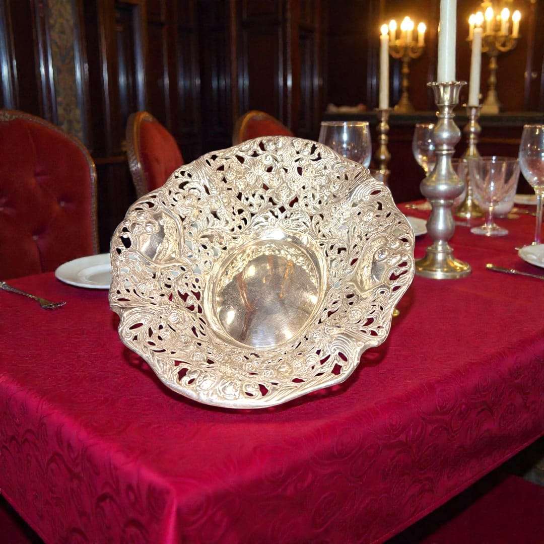 Panera de Metal Plateado Labrado Clásica 30 cm