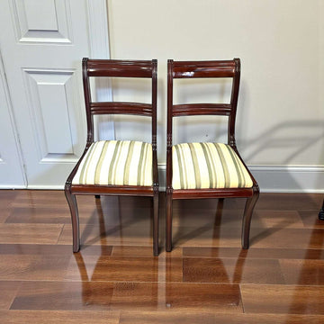 Pareja de Sillas de Caoba Tapizadas Clásicas