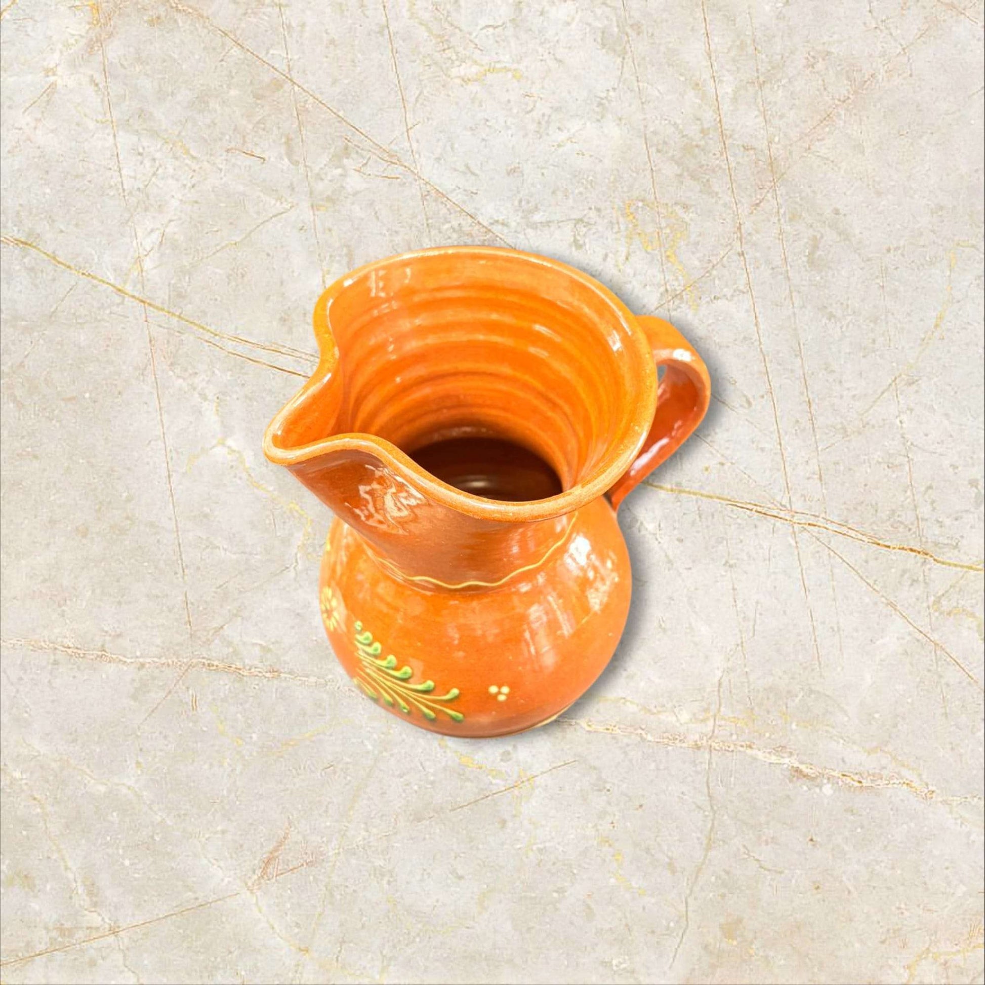 Jarra clásica de cerámica esmaltada