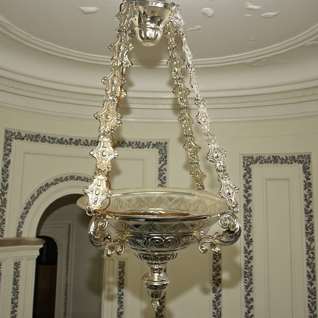 Lámpara Votiva colgante de metal plateado vista frontal