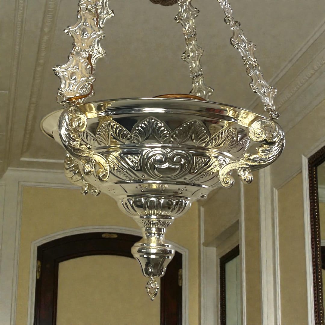 Lámpara Votiva colgante de metal plateado vista frontal