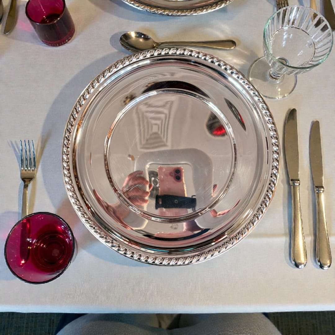 Bajo platos de metal plateado set 8 piezas elegantes