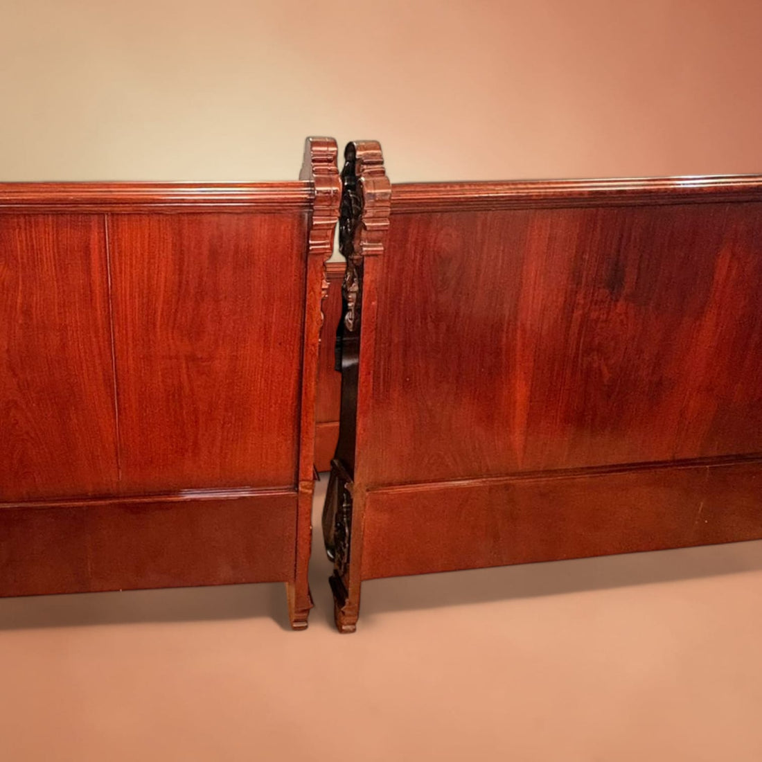 Cabeceros de Caoba Clásicos Tallados Elegantes