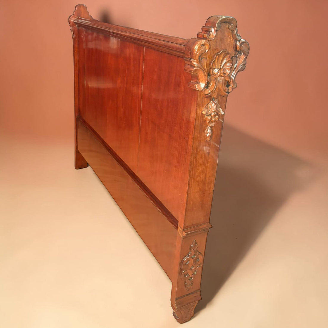 Cabeceros de Caoba Clásicos Tallados Elegantes