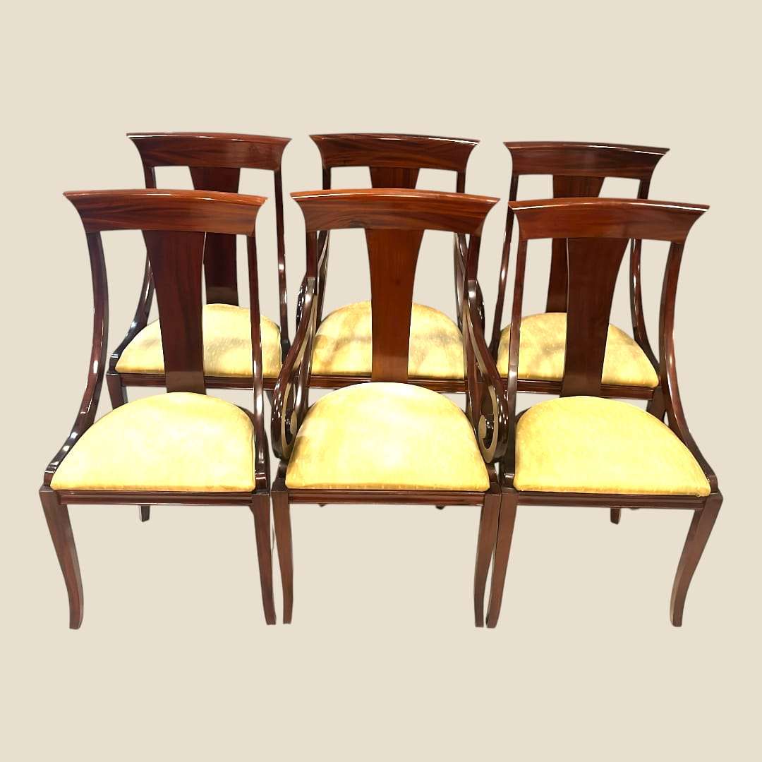 Sillas de caoba clásicas tapizadas para comedor elegante