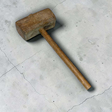 Mazo de madera herramienta artesanal vista superior.