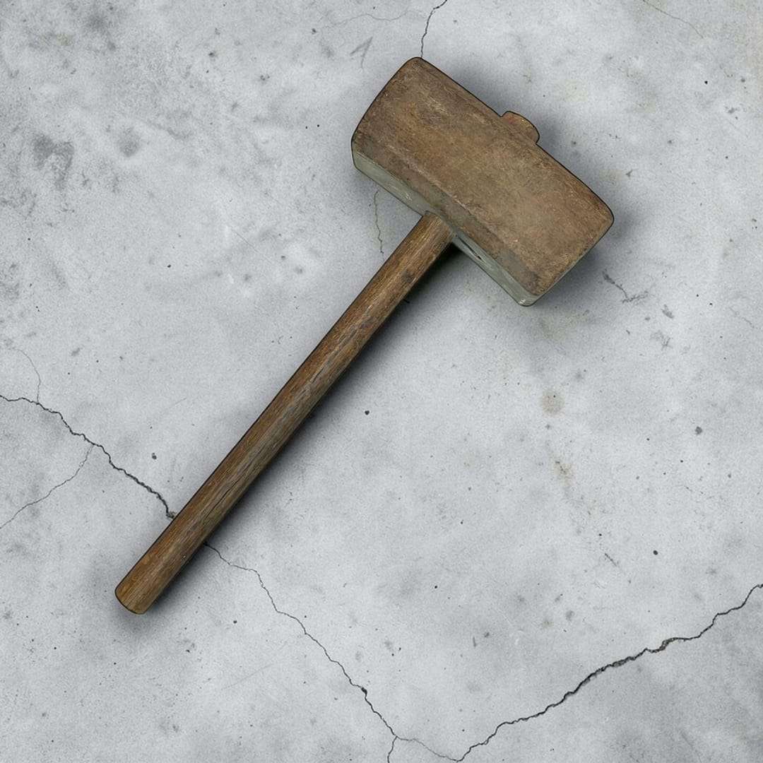 Perspectiva diagonal del mazo de madera completo.