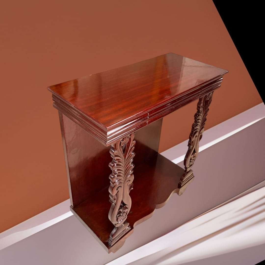 . Su estructura compacta y bien proporcionada, de 70 x 31,5 x 75,5 cm, la convierte en una opción ideal para recibidor, salón, distribuidor, dormitorio o incluso despacho, donde aporta orden y distinción sin recargar el espacio.