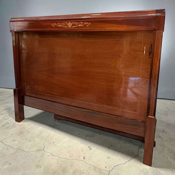 Este Cabecero de caoba es una elección excelente para quienes desean incorporar al dormitorio una pieza antigua con verdadera presencia estética. 