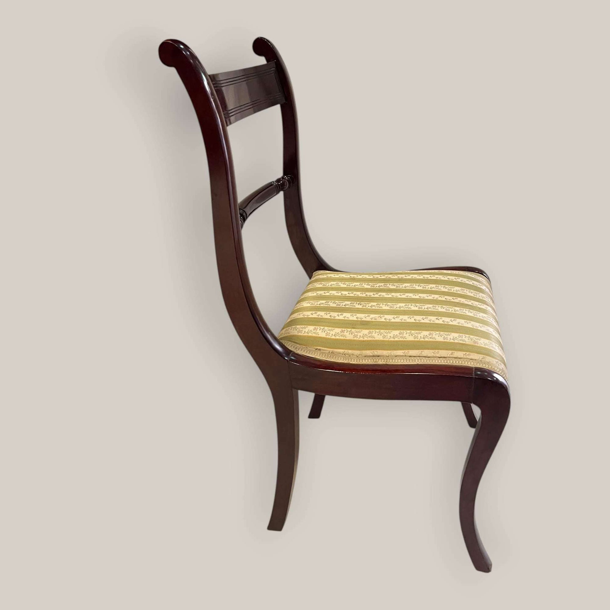 Hoy conservan esa misma utilidad, pero además suman un valor añadido muy interesante: su potencial para renovar el tapizado y adaptarlas al estilo del espacio. 